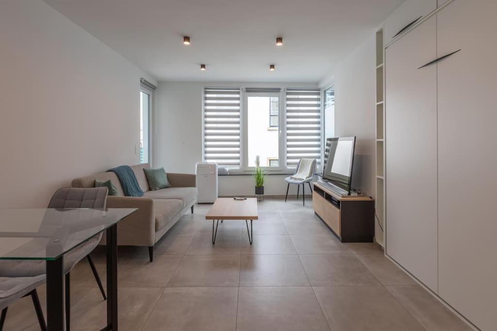 Superbe Appartement Avec Parking Малмеди Екстериор снимка